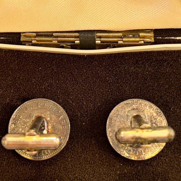 Elizabeth II Six Pence Cufflinks - Picture 4 of 4